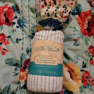 PIONEER WOMAN QUEEN SIZE PILLOWCASES